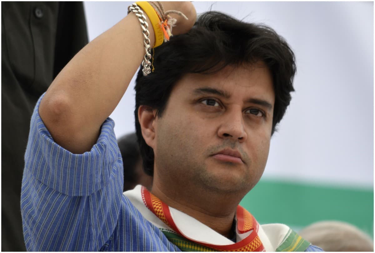 MP Political Crisis: यदि सिंधिया ने थाम लिया भाजपा का दामन तो कांग्रेस को ऐसे लगेगा जोरदार झटका