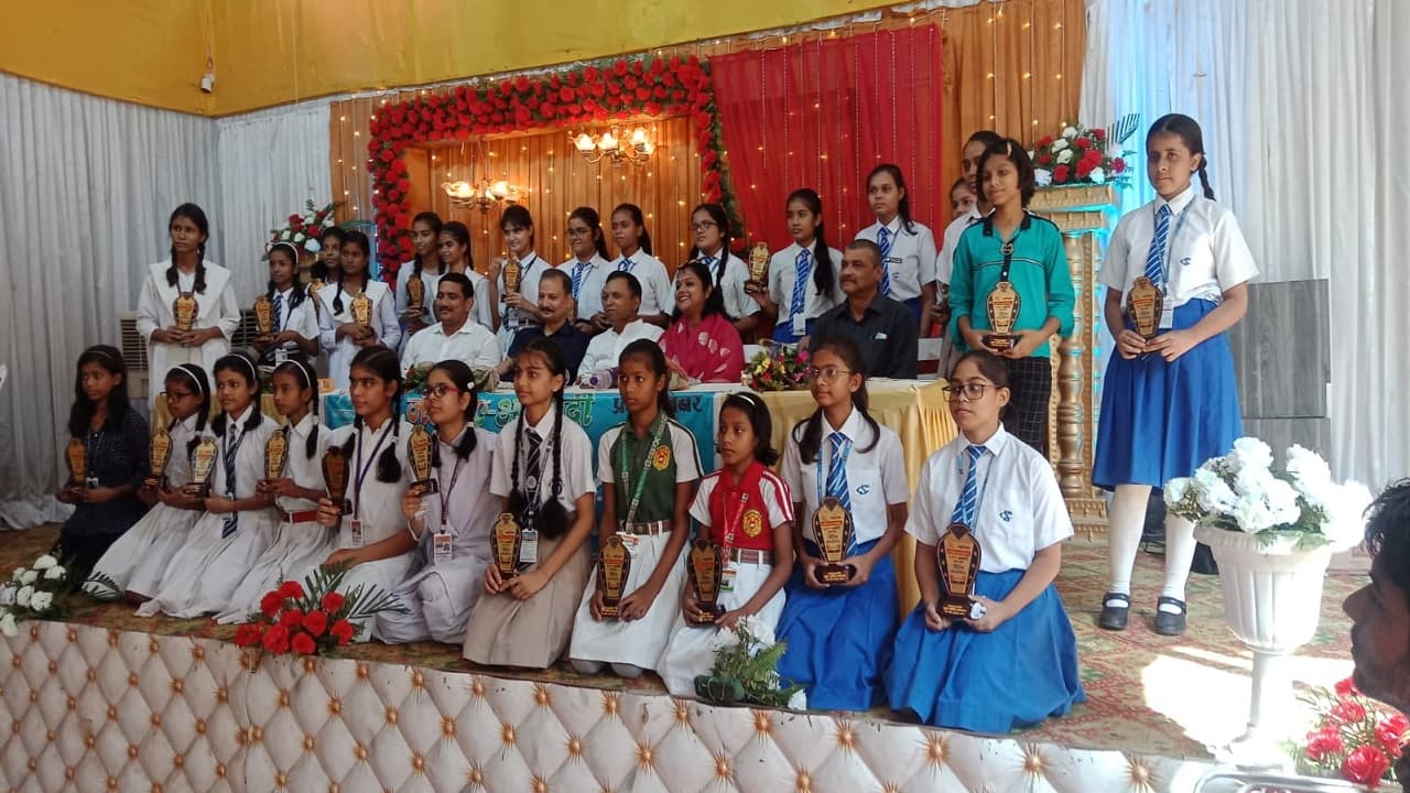 प्रभात खबर ने भागलपुर में 10 स्कूलों के बाल कलाकारों को किया सम्मानित, यहां देखें PHOTOS