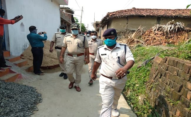 Bihar Crime News : प्रेमी के घर पहुंची प्रेमिका ने साथ लौटने से किया इनकार, तो भाई ने चाकू से गोद कर दोनों को मार डाला