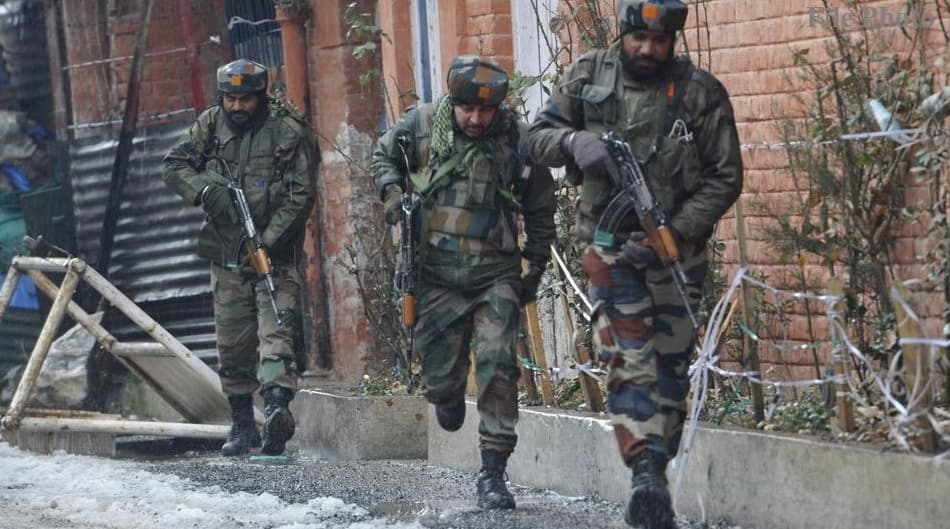 Srinagar Encounter: लश्कर का कमांडर अबरार समेत 2 और आतंकी ठेर, दो एके-47 रायफल बरामद