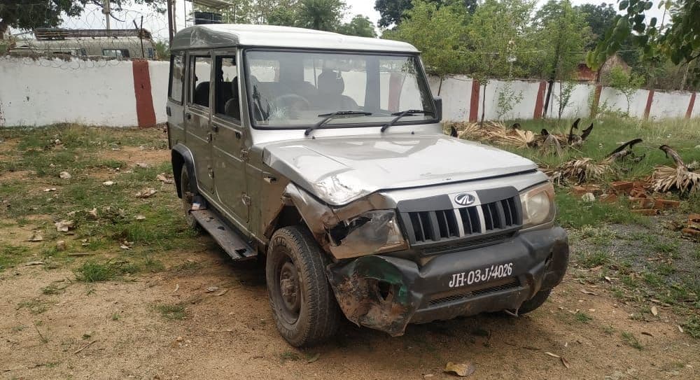 पलामू में अनियंत्रित हुई मनातू पुलिस की पेट्रोलिंग गाड़ी, हादसे में दो लोगों की मौत, एक पुलिसकर्मी भी घायल