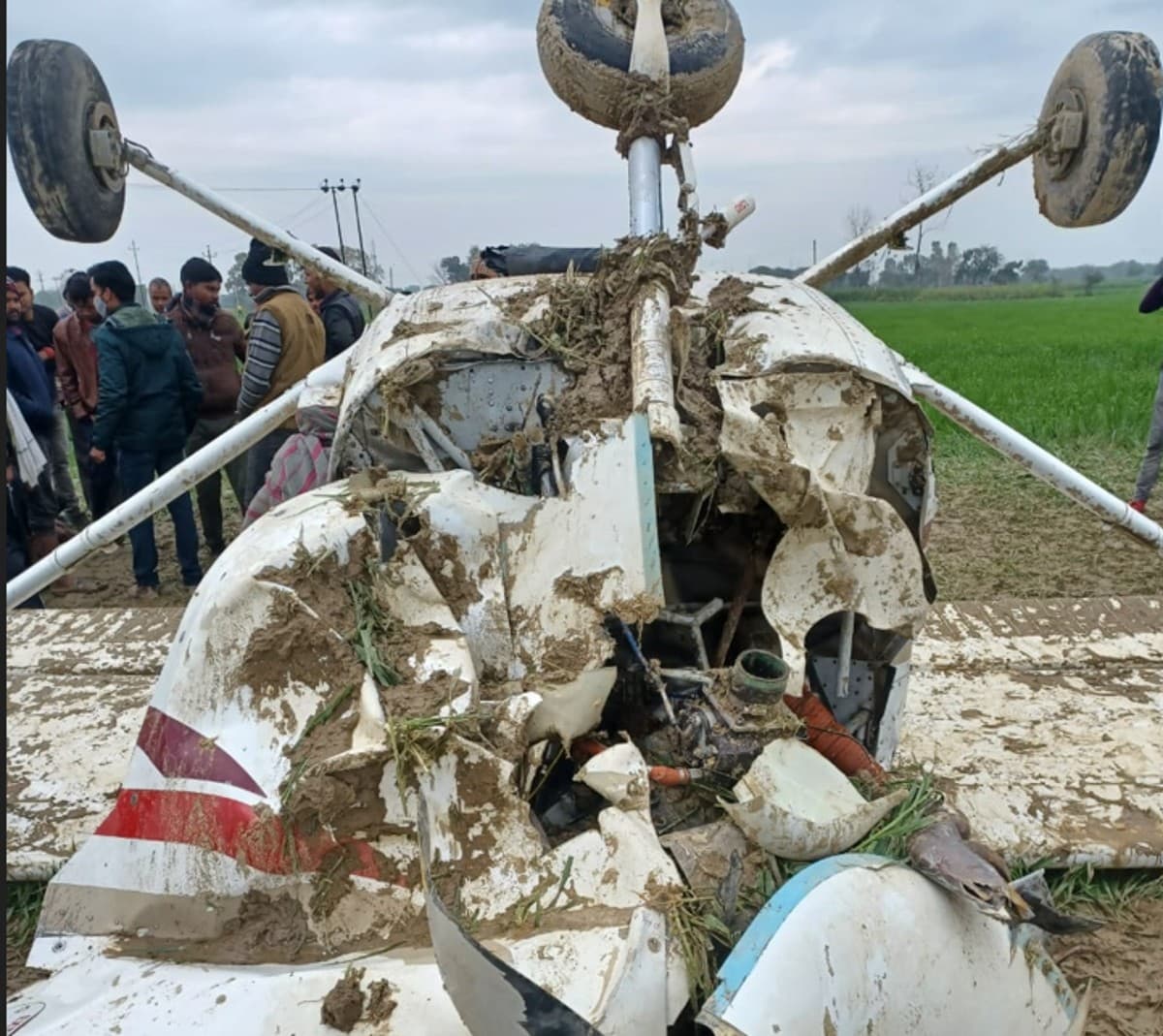Aligarh News: धनीपुर एयरपोर्ट के निकट प्लेन दुर्घटनाग्रस्त, पाइलट और ट्रेनी घायल