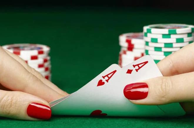 Diwali Gambling Tradition: दिवाली पर ताश खेलने की परंपरा को भुनाने में जुटे Online Games Diwali Gambling Tradition: दिवाली पर ताश खेलने की परंपरा को भुनाने में जुटे Online Games
