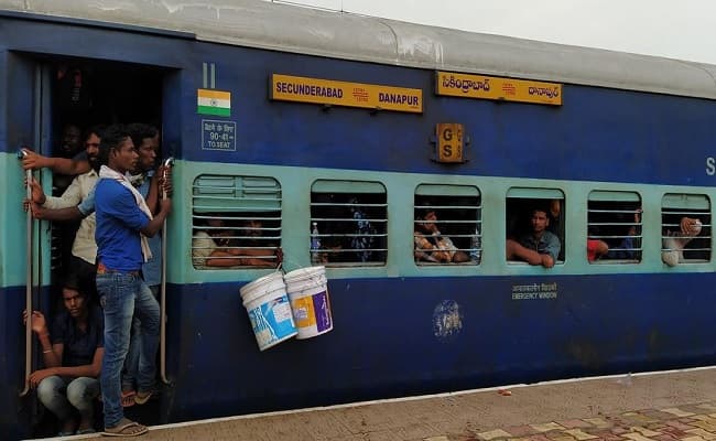 coronavirus को लेकर पटना जंक्शन सहित 13 स्टेशनों पर 50 रुपये का हुआ प्लेटफॉर्म टिकट