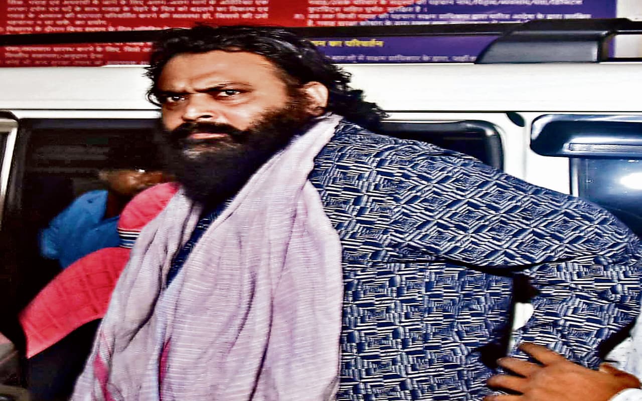 नेपाल से कनाडा भागने की फिराक में था PLFI सुप्रीमो दिनेश गोप