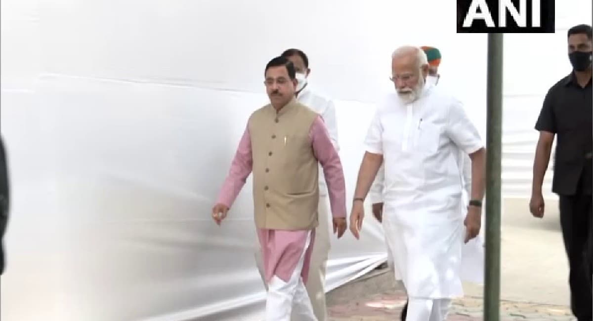 भाजपा संसदीय दल की बैठक में पीएम मोदी ने सांसदों को दिया हार्ड टास्क, बोले- 'जाइए जनता के बीच काम कीजिए'