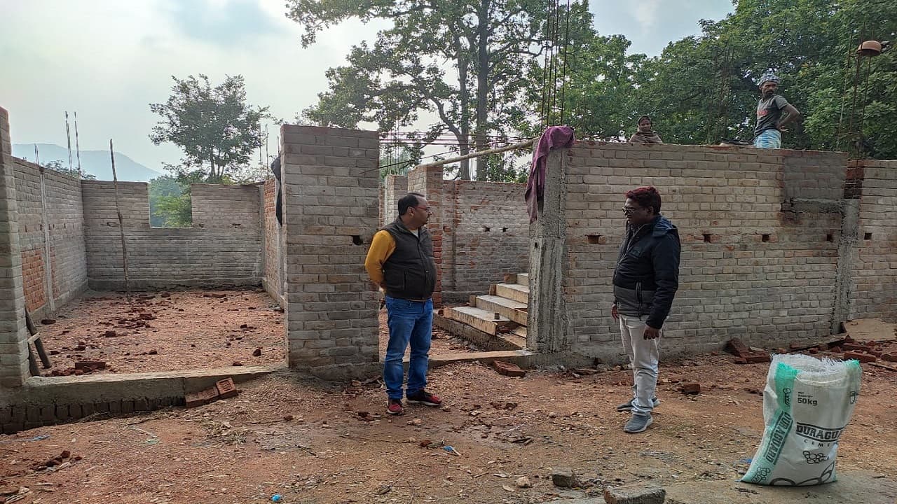 Jharkhand News: झारखंड के अमन पहाड़ पर बसे अमन गांव की बदल रही सूरत, घोड़े की जगह कर रहे वाहनों की सवारी