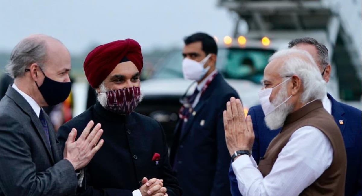 PM Modi US Visit: वॉशिंगटन पहुंचे पीएम मोदी, हुआ जोरदार स्वागत, बारिश के बीच गाड़ी से उतरे मोदी और… PM Modi US Visit: वॉशिंगटन पहुंचे पीएम मोदी, हुआ जोरदार स्वागत, बारिश के बीच गाड़ी से उतरे मोदी और…
