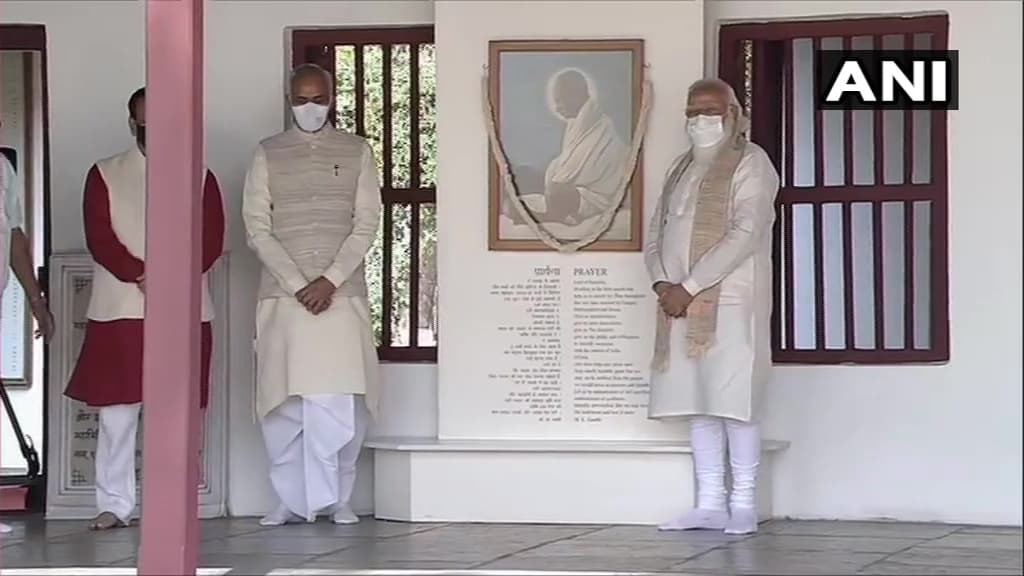 Dandi March : जब एक मुठ्ठी नमक उठाकर महात्मा गांधी ने अंग्रेजी हुकूमत को दी थी चेतावनी, पीएम मोदी इस यात्रा के जरिये क्या देना चाहते हैं संदेश?