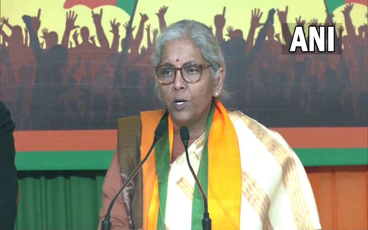 Nirmala Sitharaman: वित्त मंत्री का विपक्ष पर हमला, कहा- ‘विभिन्न मुद्दों पर उनके आरोपों से कोई फायदा नहीं’