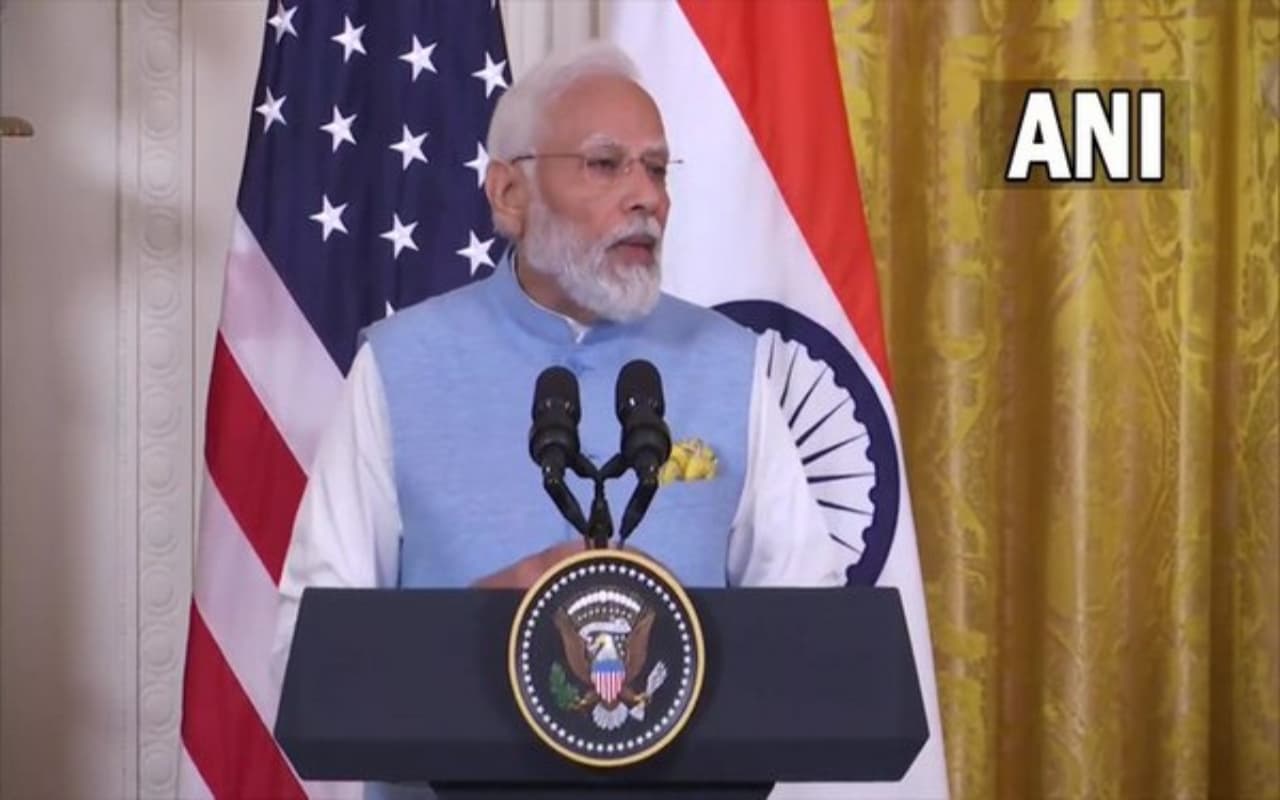 PM Modi से सवाल पूछने वाली पत्रकार के समर्थन में उतरा व्हाइट हाउस, सोशल मीडिया पर निंदा को बताया अस्वीकार्य