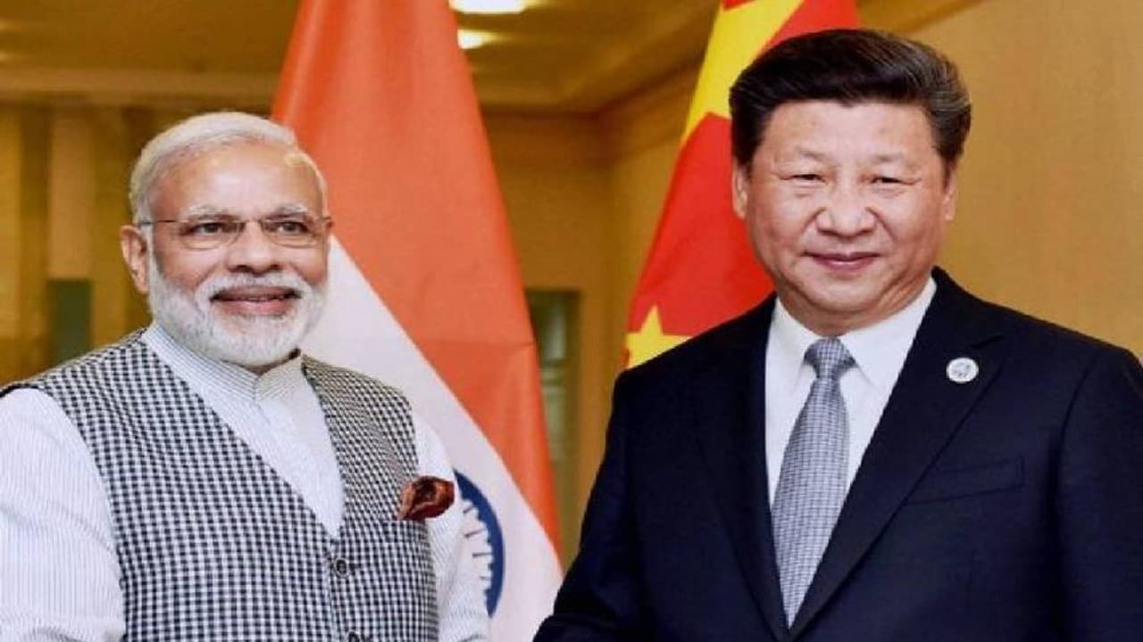 Explainer : चीन की गिरती अर्थव्यवस्था और धराशायी होते बैंकिंग सिस्टम से भारत होगा मालामाल? जानें कैसे...