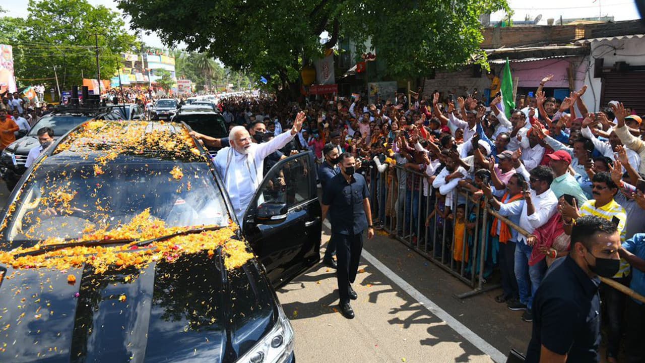 PM मोदी देवघर आगमन को लेकर सोशल मीडिया में रहे एक्टिव, लोगों को दिया धन्यवाद