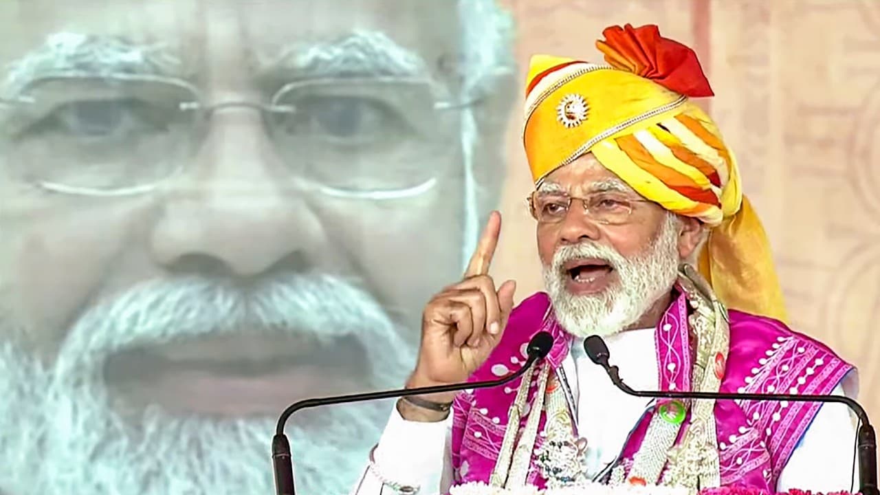 PM Modi in Mandi: पीएम मोदी के हिमाचल पहुंचने से पहले कांग्रेस हमलावर, कहा- युवा सबसे ज्यादा परेशान