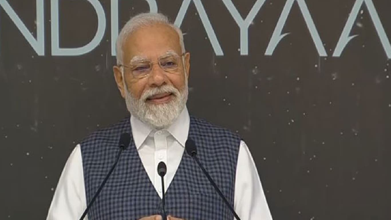 पीएम मोदी की अगुआई के लिए बेंगलुरु एयरपोर्ट नहीं पहुंचे कर्नाटक के सीएम और राज्यपाल, प्रधानमंत्री ने बताई वजह