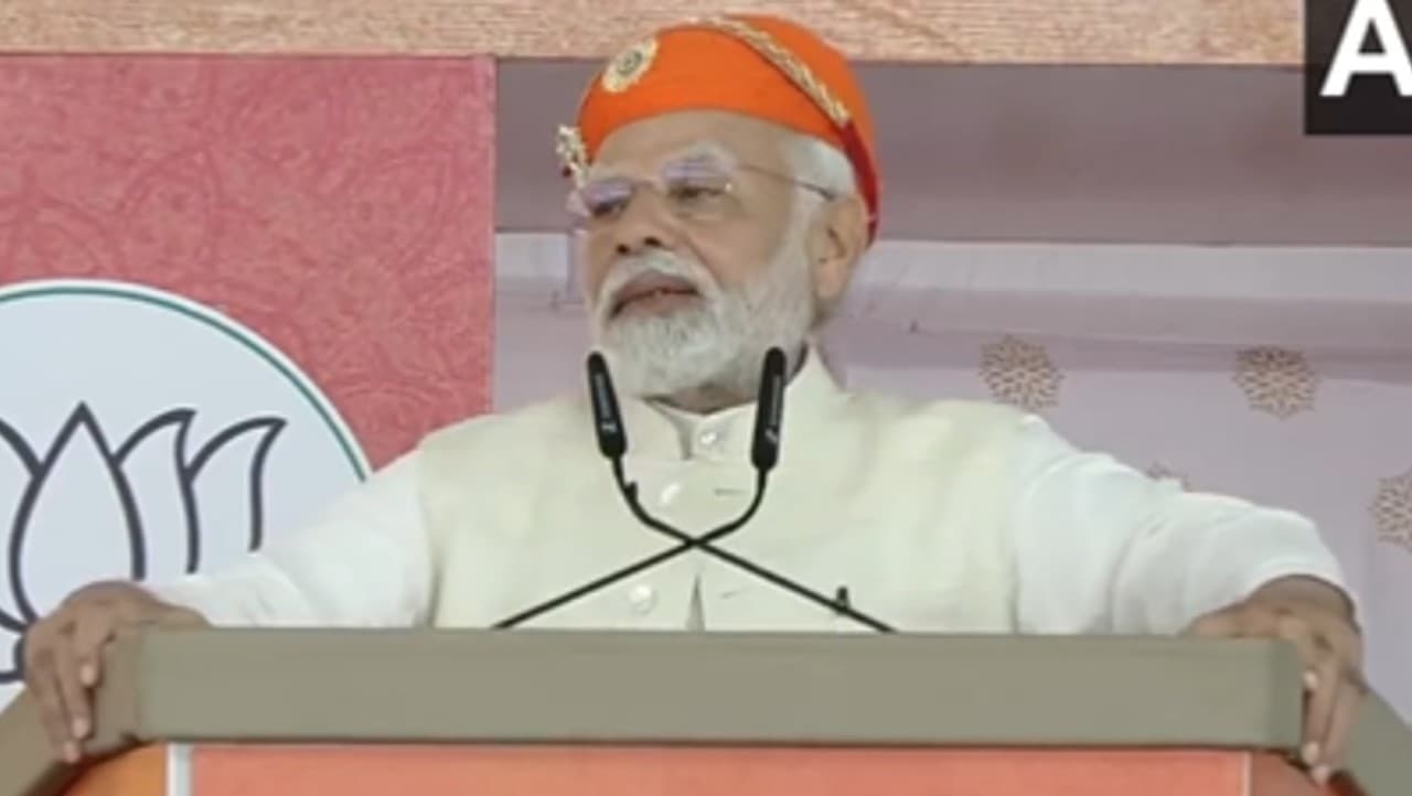 Rajasthan: 'महिलाओं पर अत्याचार सबसे ज्यादा राजस्थान में', चित्तौड़गढ़ में कांग्रेस पर गरजे पीएम मोदी