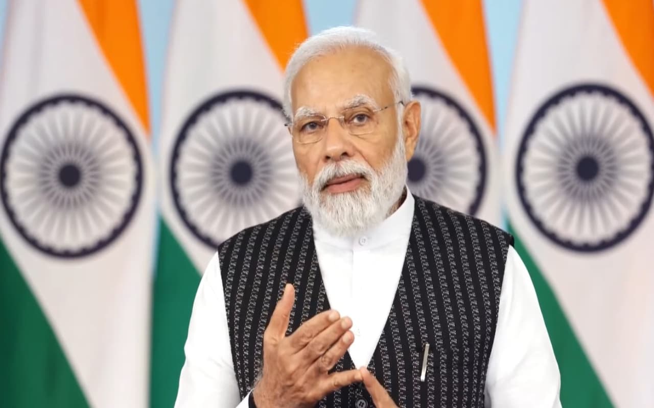 Rozgar Mela: पीएम मोदी ने 70 हजार युवाओं को सौंपा नियुक्ति पत्र, रोजगार मेले में विपक्ष पर साधा निशाना