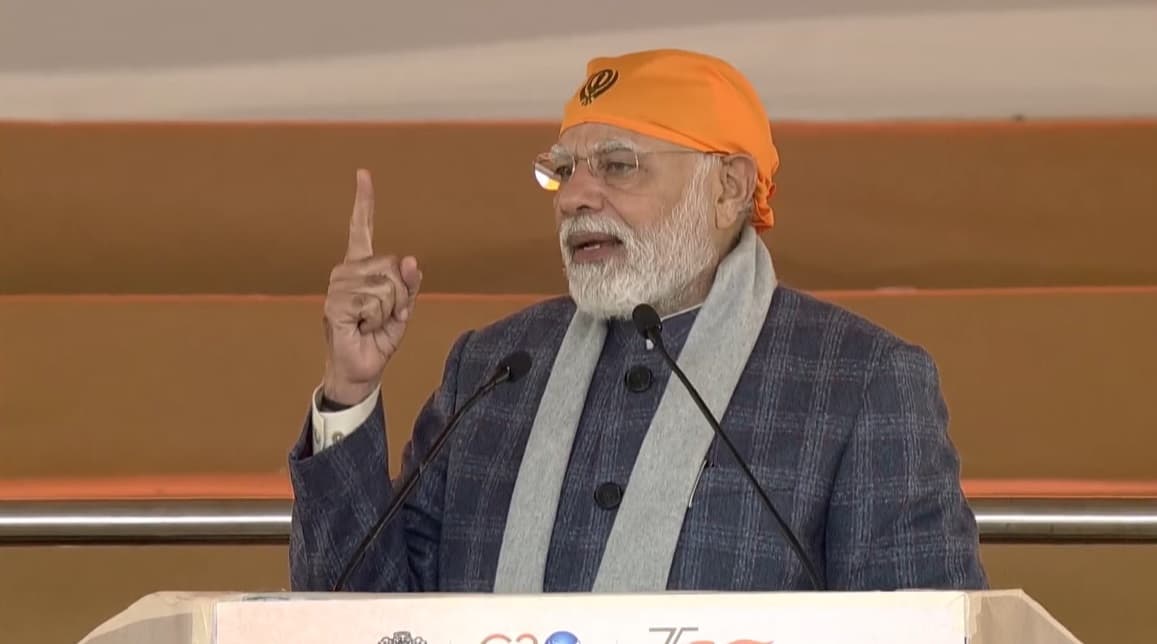 अतीत के संकुचित नजरियों से आजाद होकर ही देश को नयी ऊंचाइयों पर ले जाना संभव , पीएम नरेंद्र मोदी ने कहा