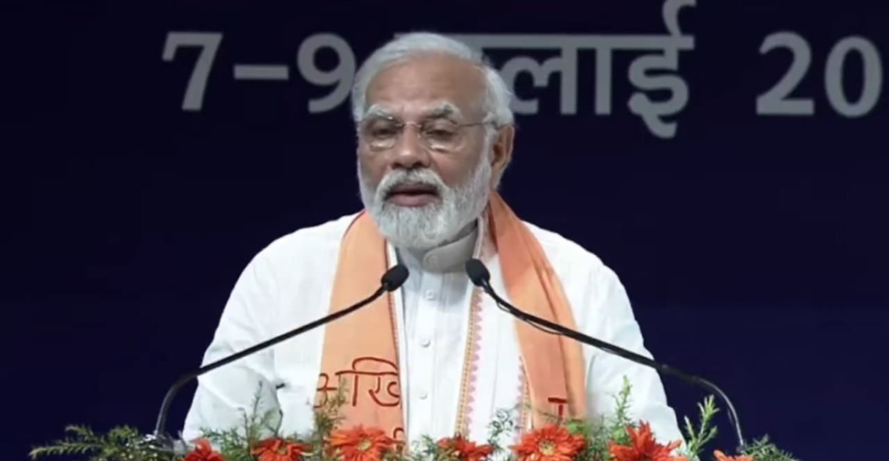 वाराणसी में शिक्षा समागम में PM मोदी ने कहा- आज की जरूरतों को देख शिक्षा पद्धत‍ि में करना है पर‍िवर्तन