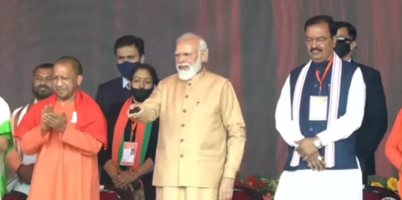PM Modi Visit Prayagraj LIVE: PM मोदी ने महिला सशक्तिकरण को किया नमन, बोले- आज UP में सुरक्षा भी है, अधिकार भी