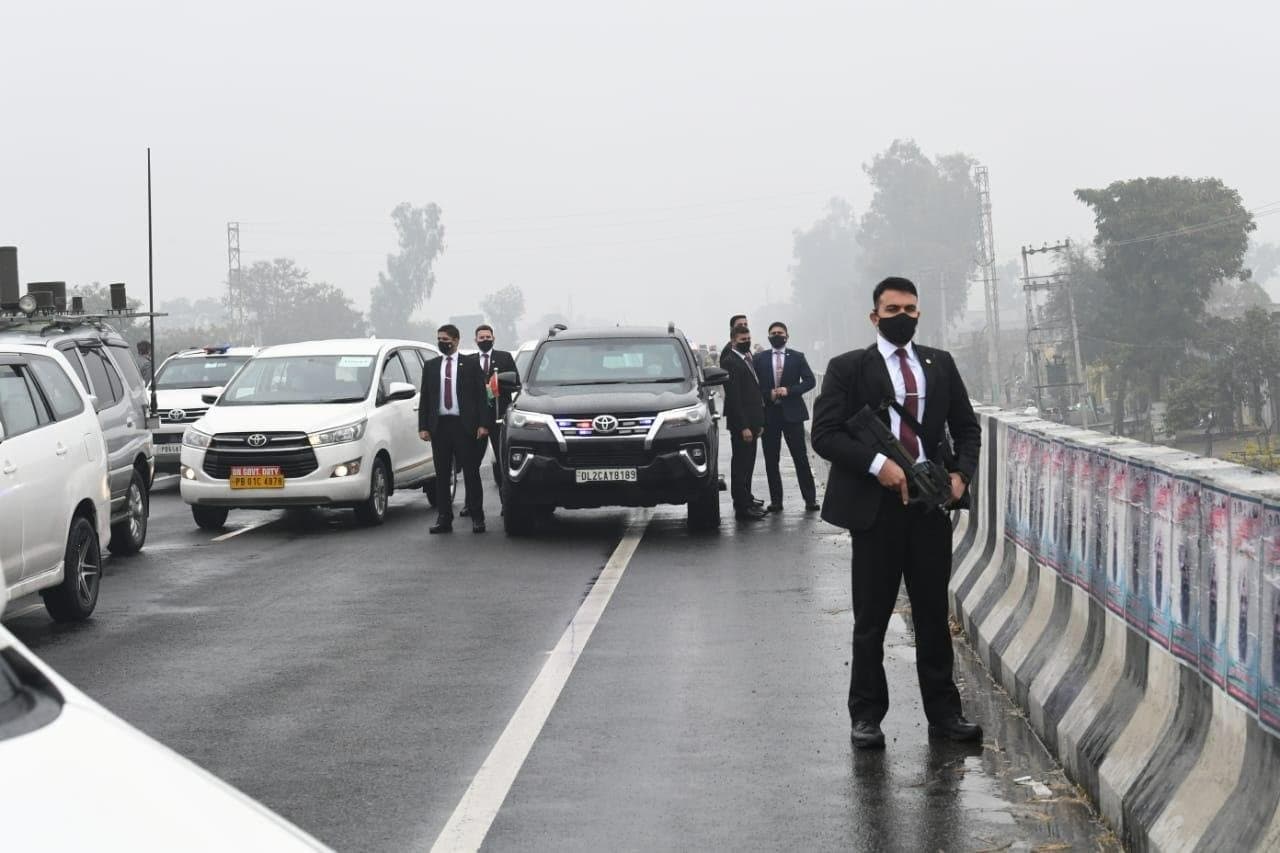 पीएम के काफिले का रुकना, पंजाब के सीएम पर तंज, कांग्रेस का पलटवार, यहां जानिए पूरा घटनाक्रम