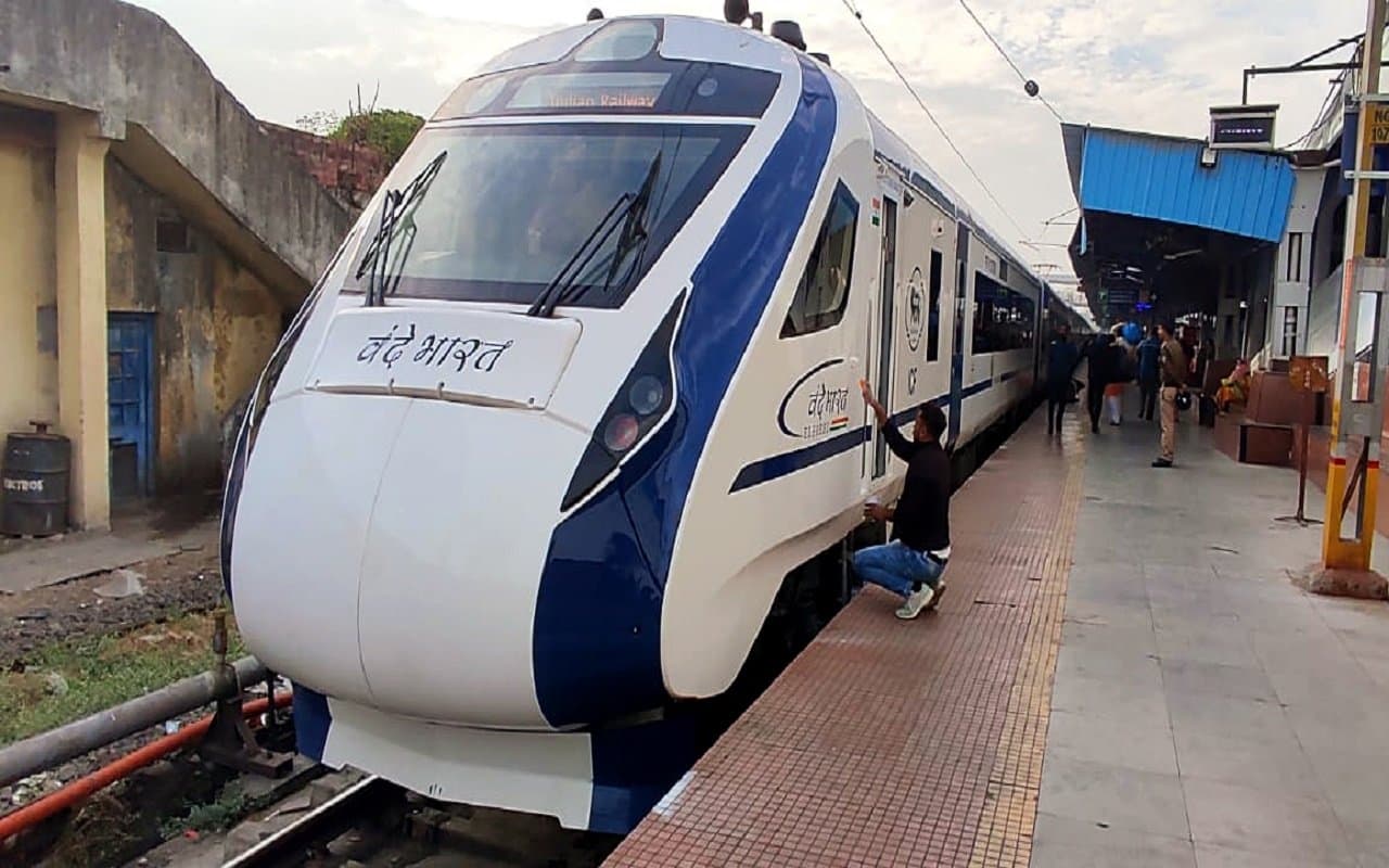 बिहार: रेल परियोजनाओं के लिए बजट में मिले 8505 करोड़ रुपये, पटना से रांची और हावड़ा रूट पर वंदे भारत एक्सप्रेस