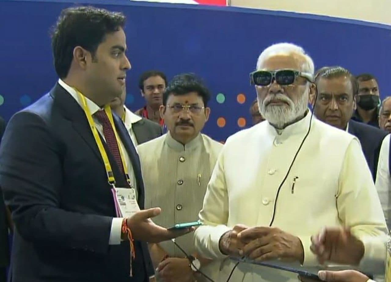 IMC 2022 में प्रधानमंत्री ने लॉन्च की 5G सर्विस, Jio-Glass पहन PM ने लिया वर्चुअल रियलिटी का जायजा