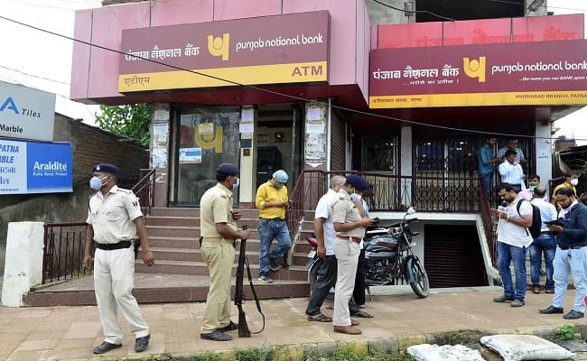PNB Customer Alert: पंजाब नेशनल बैंक के ATM, डेबिट कार्ड पर निकासी की बढ़ सकती है सीमा, जानिए नयी लिमिट