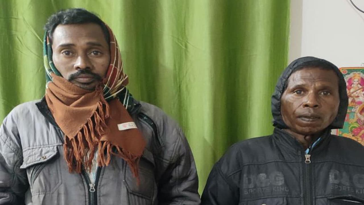 Jharkhand news: हिरण का शिकार करते बेतला नेशनल पार्क से हथियार सहित दो शिकारी गिरफ्तार, 3 हुआ फरार