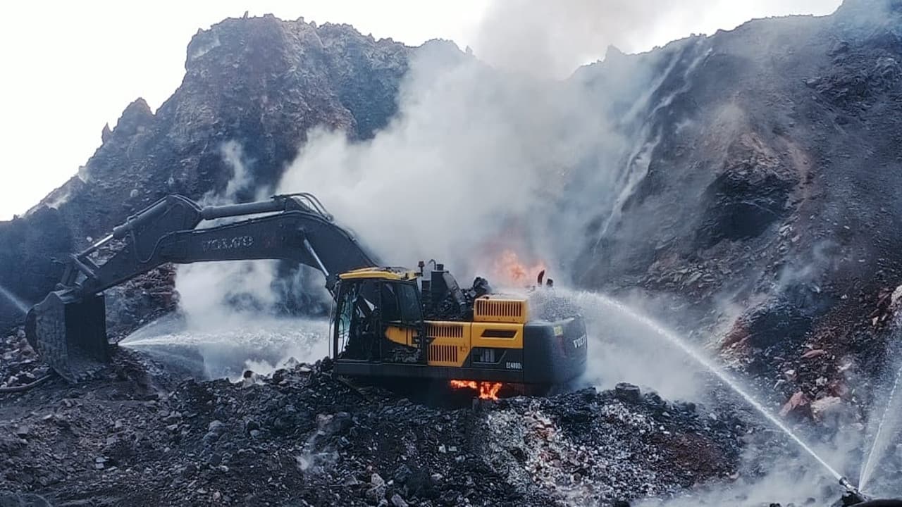 Jharkhand News: CCL कोलियरी में बदमाशों का आतंक, सुरक्षाकर्मियों की लाठी-डंडे से की पिटाई