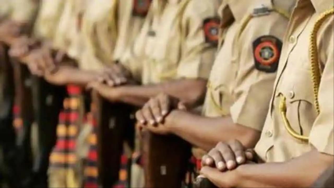 बिहार: दुर्गा पूजा को लेकर संवेदनशील स्थान चिन्हित, सैकड़ों अतिरिक्त पुलिसकर्मी की हुई तैनाती