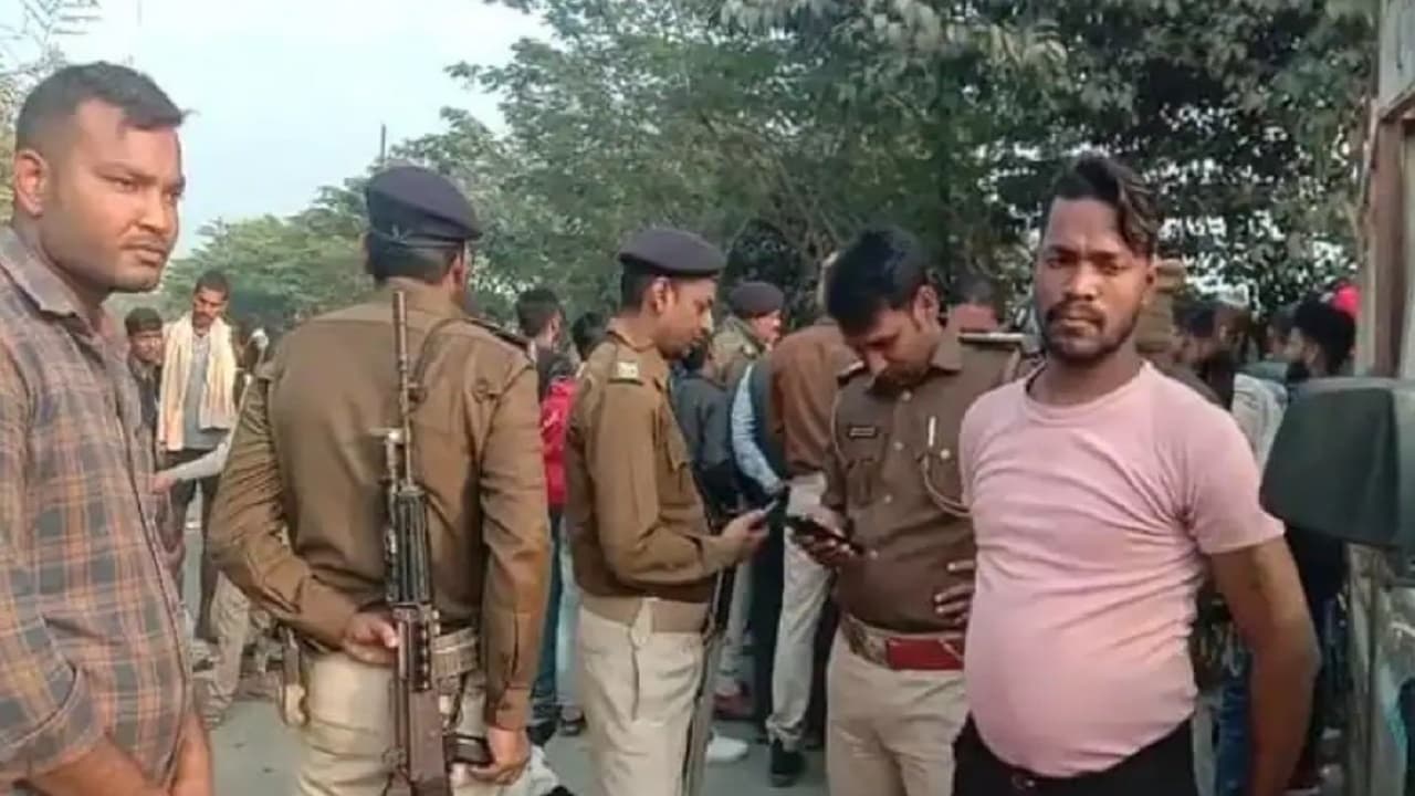 Bihar: एक बाइक पर चार युवक थे सवार, ट्रक की टक्कर में दो किशोर की हो गयी मौत Bihar: एक बाइक पर चार युवक थे सवार, ट्रक की टक्कर में दो किशोर की हो गयी मौत