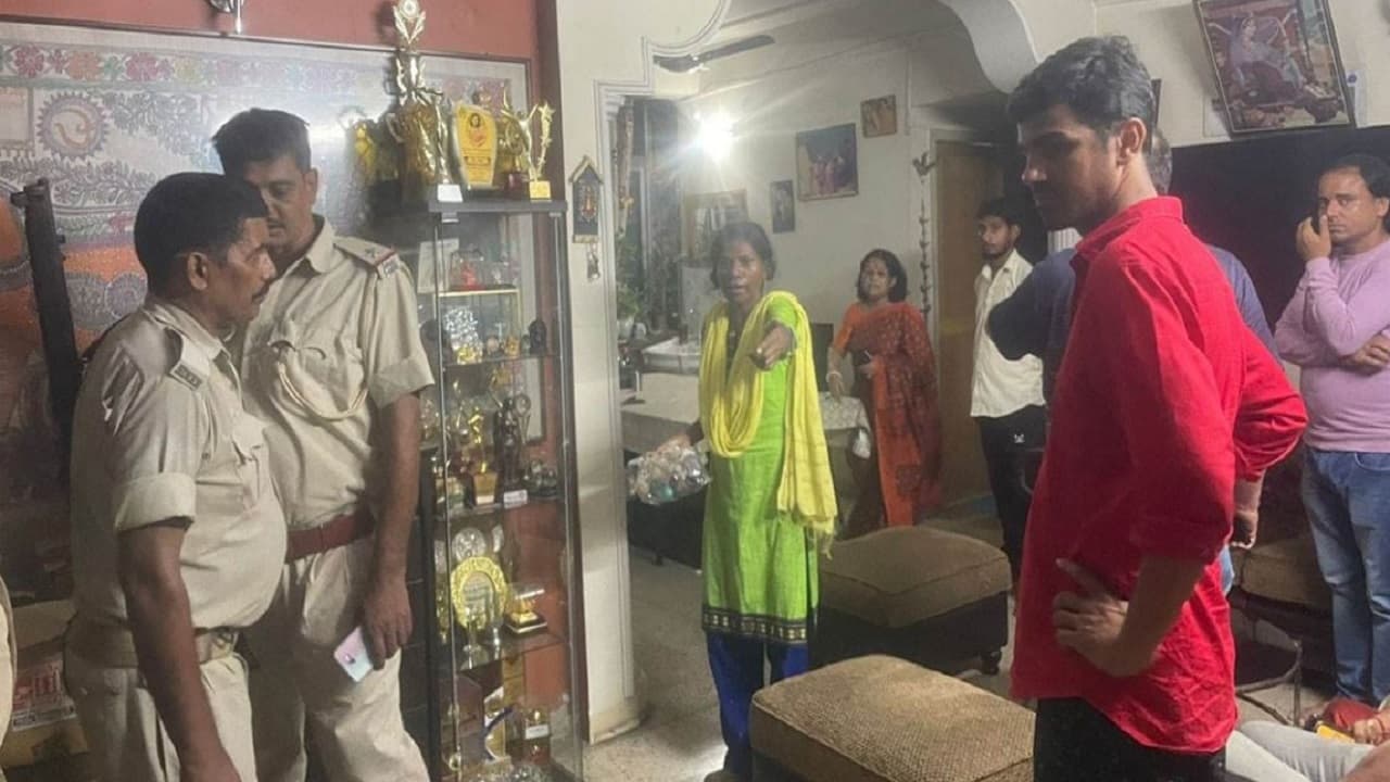 पटना नगर निगम चुनाव: मेयर प्रत्याशी के घर आधी रात पहुंचा पार्सल, खोला तो परिवार के उड़े होश