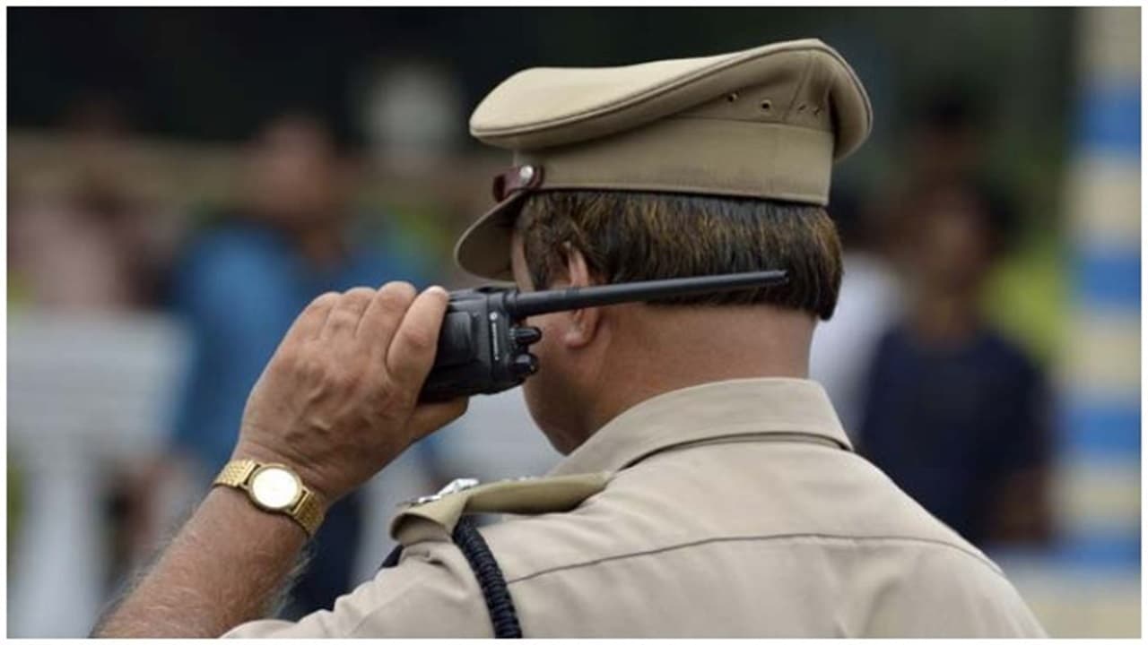 बिहार: इमामुल हक अंसारी के घर दिल्ली पुलिस ने की छापेमारी, साइबर कैफे में भी रेड, जानें पूरा मामला