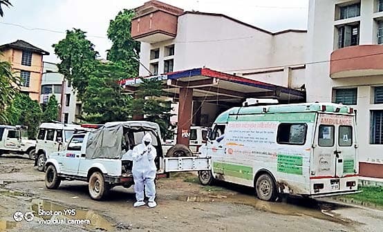 महोबा:सिपाही की राइफल छीनकर पुलिस टीम पर फायरिंग, दारोगा- सिपाही को गोली लगी, जवाबी कार्रवाई में 2 बदमाश घायल