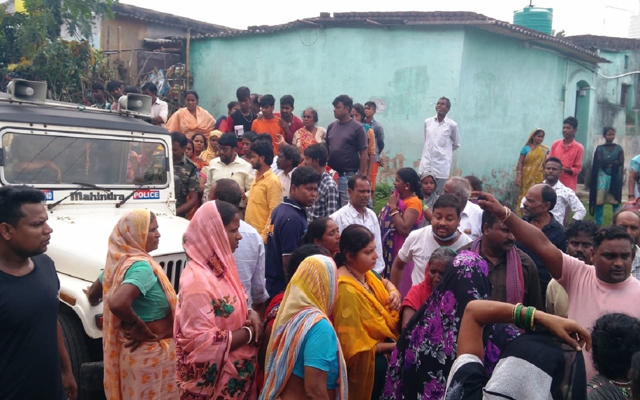 Jharkhand News : DVC का हॉस्टल बना अखाड़ा, बिजली लेने को लेकर दो पक्ष भिड़े, पुलिस ने कराया शांत
