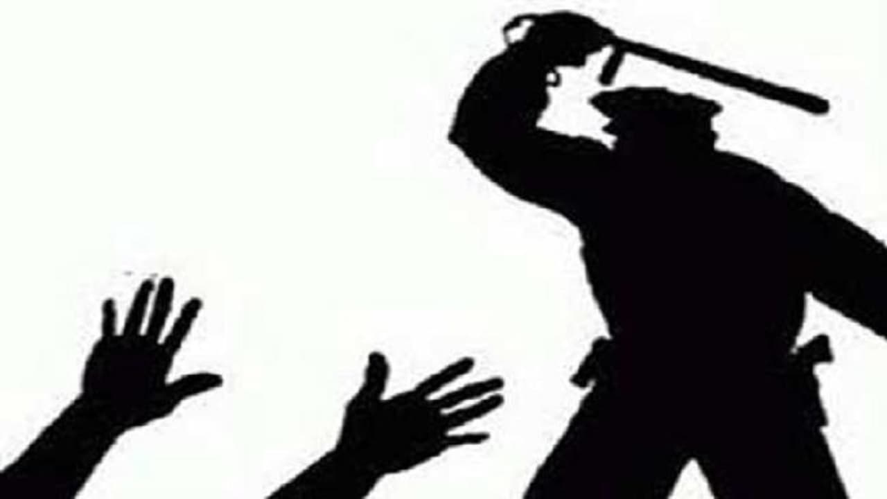 बिहार: नीलामी में खरीदी बाइक लेने गए युवक को थाने में पीटकर किया बेहोश, गोरखपुर किया गया रेफर