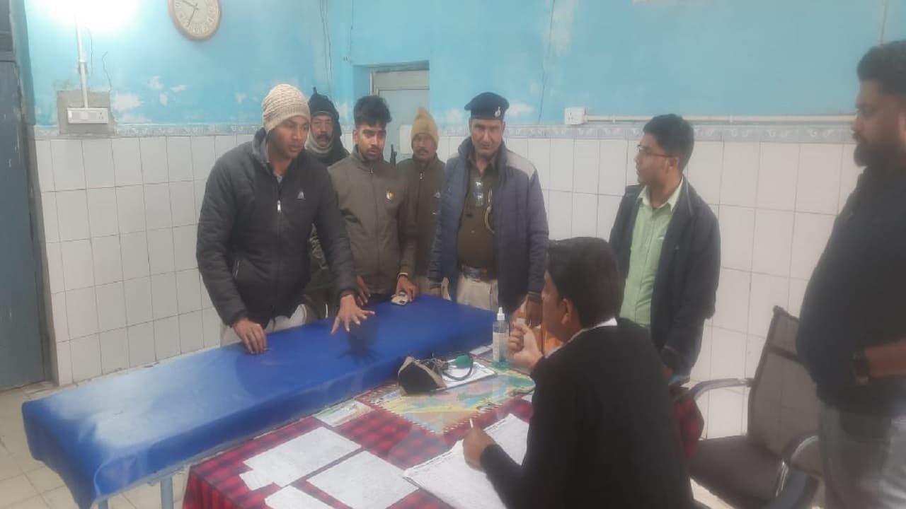 Bihar: छपरा में शराब के धंधेबाजों ने पुलिस पर किया हमला, तीन पुलिसकर्मी जख्मी, एक तस्कर गिरफ्तार