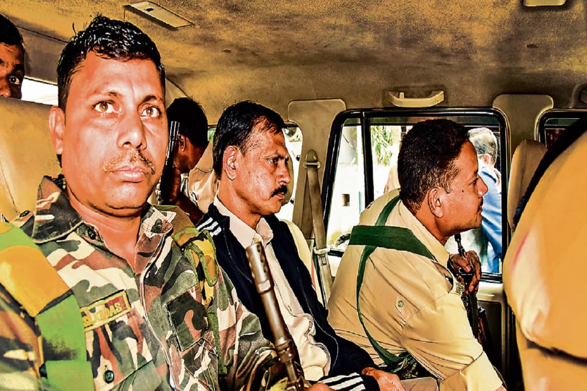 जमशेदपुर में मानगो थानेदार ‍25 हजार घूस लेते गिरफ्तार, बीमारी का बहाना बना MGM में हो गये भर्ती