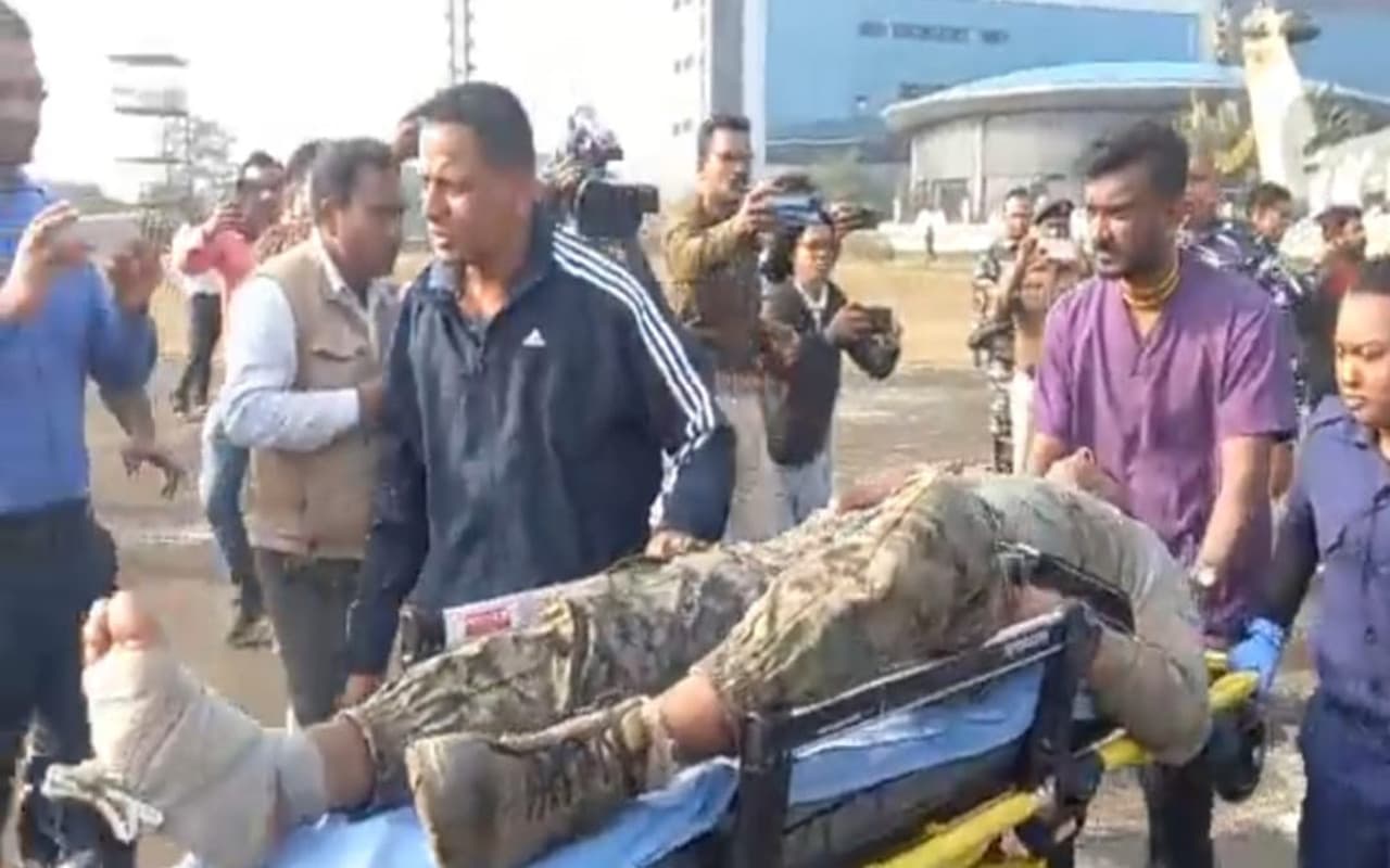 एक करोड़ के इनामी नक्सली मिसिर बेसरा दस्ते के साथ पश्चिमी सिंहभूम में पुलिस-नक्सली मुठभेड़, 5 जवान घायल