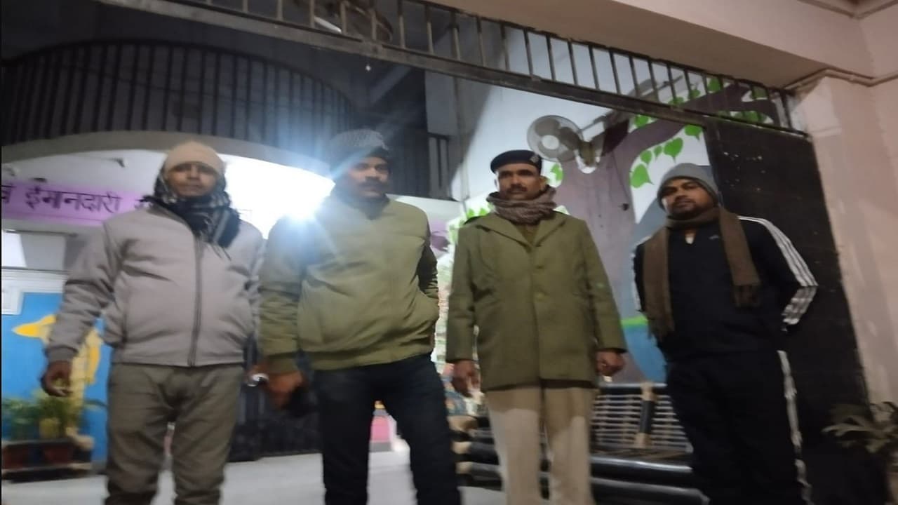 पटना में चल रही रही थी शराब पार्टी, ‘बेवड़ों’ ने रेड करने पहुंची पुलिस को दौड़ा-दौड़ाकर पीटा