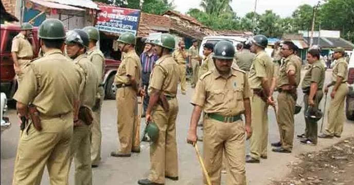 बंगाल में शव दफनाने को लेकर बवाल, 20 पुलिसकर्मी घायल, कोरोना संक्रमित का शव होने का शक