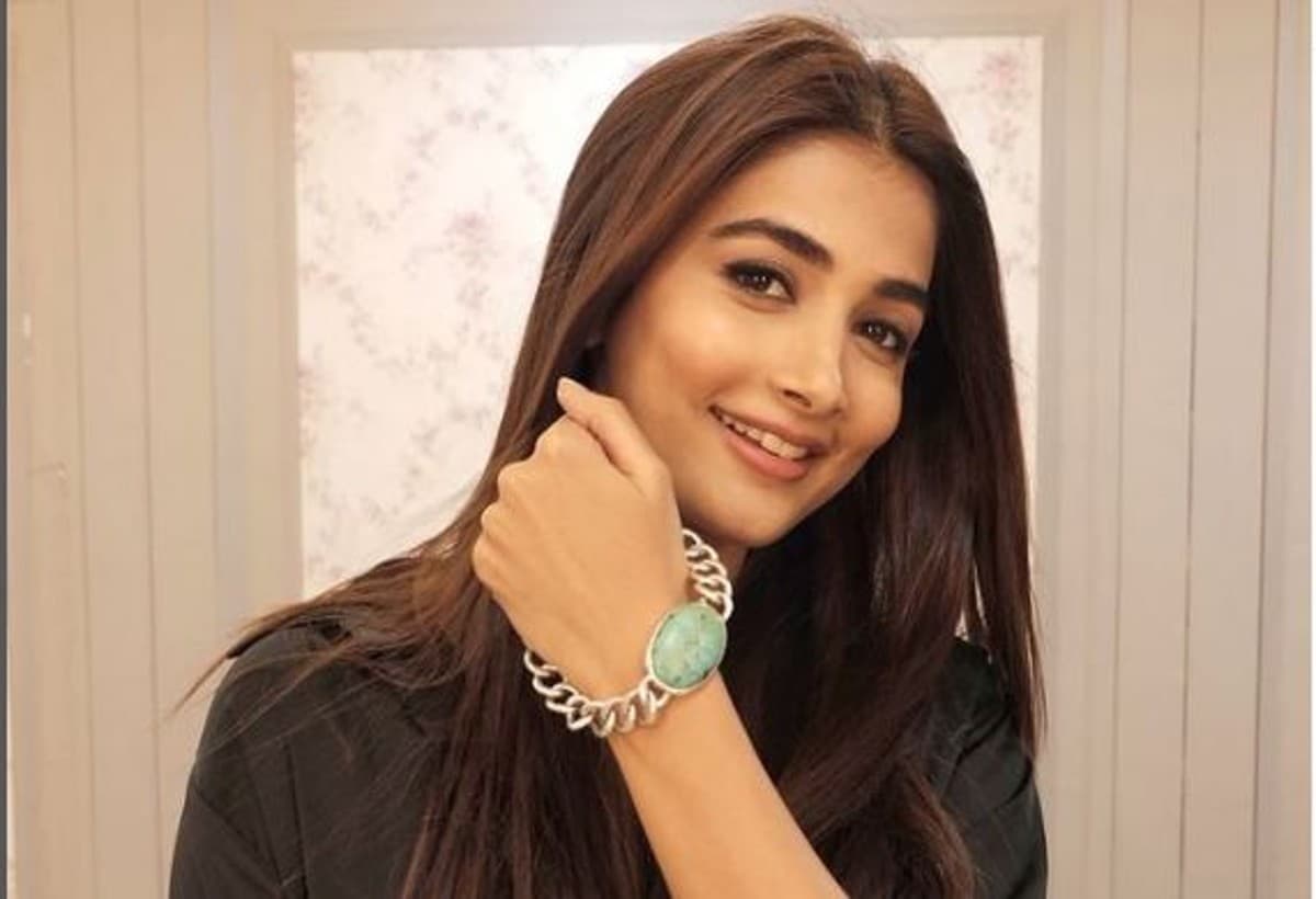 Kabhi Eid Kabhi Diwali:सलमान के ब्रेसलेट को पूजा हेगड़े ने किया फ्लॉन्ट, कभी ईद कभी दीवाली की शूटिंग शुरू