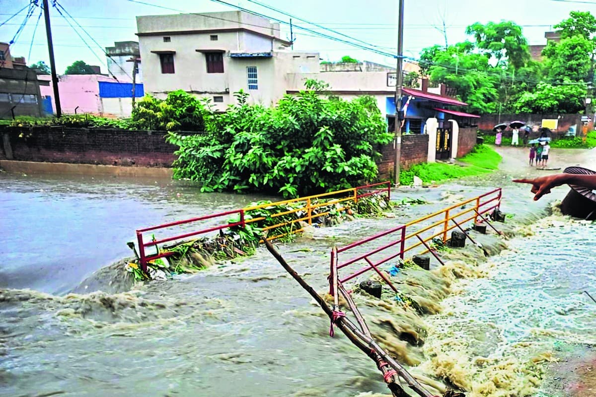 समस्तीपुर में बेटे के शव को अस्पताल से प्राप्त करने के लिए भीख मांगते पिता ने सुनाई आप बीती, देखें वीडियो