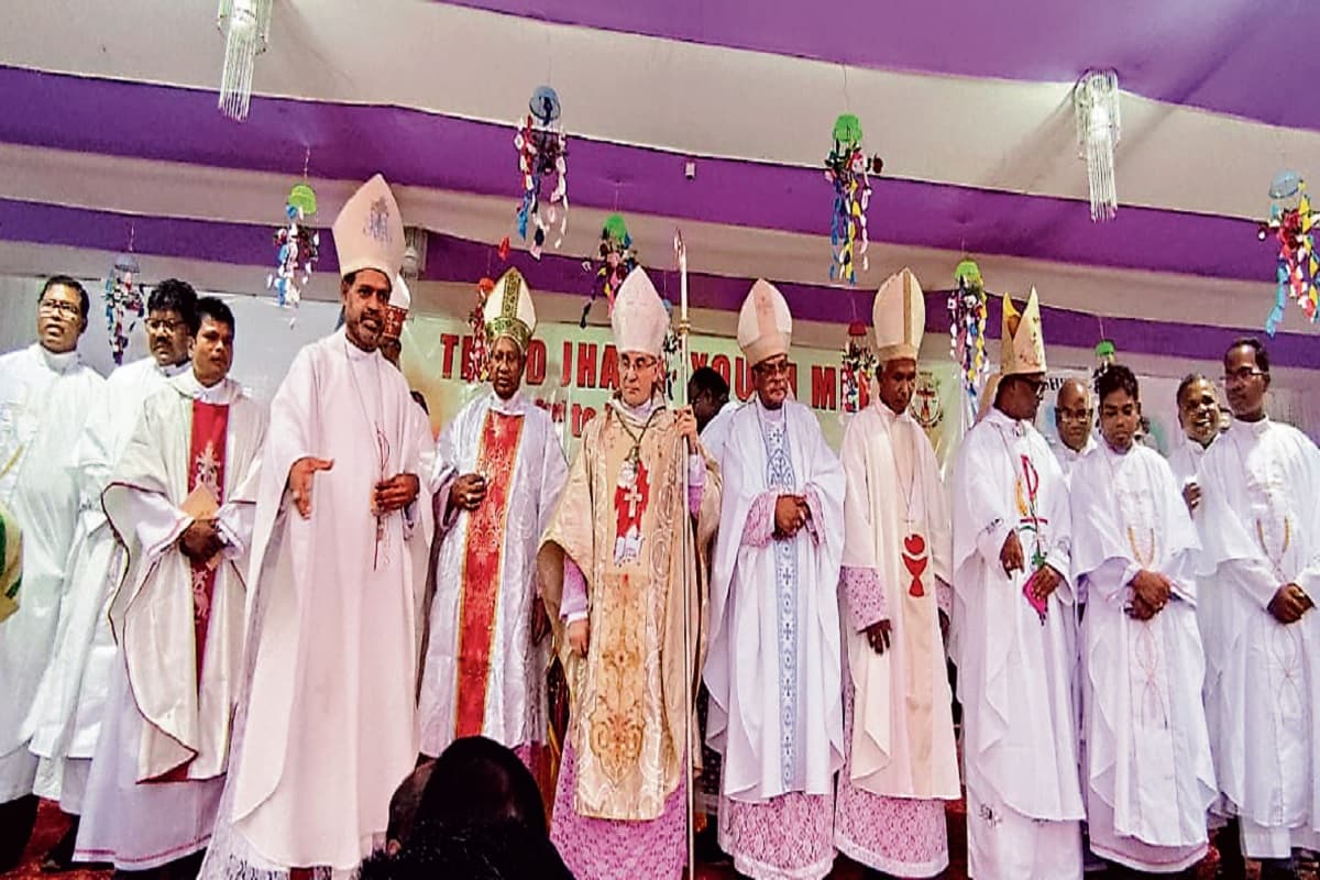 लातेहार में बोले पोप फ्रांसिस के प्रतिनिधि आर्चबिशप जिरेल्ली, कैथोलिक का अर्थ देश से प्यार करना