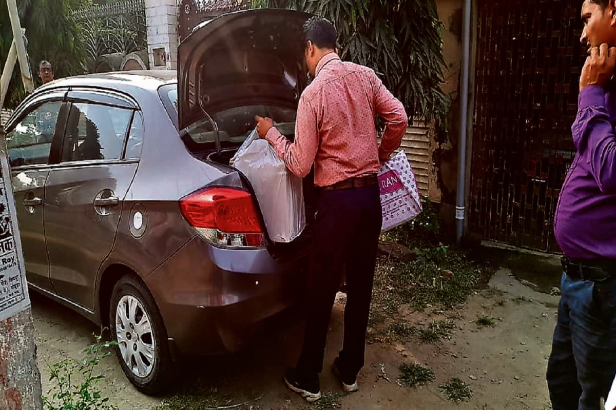 गोड्डा में प्रदीप यादव के दो ठिकानों पर भी छापा, सामान भी ले गये IT अफसर