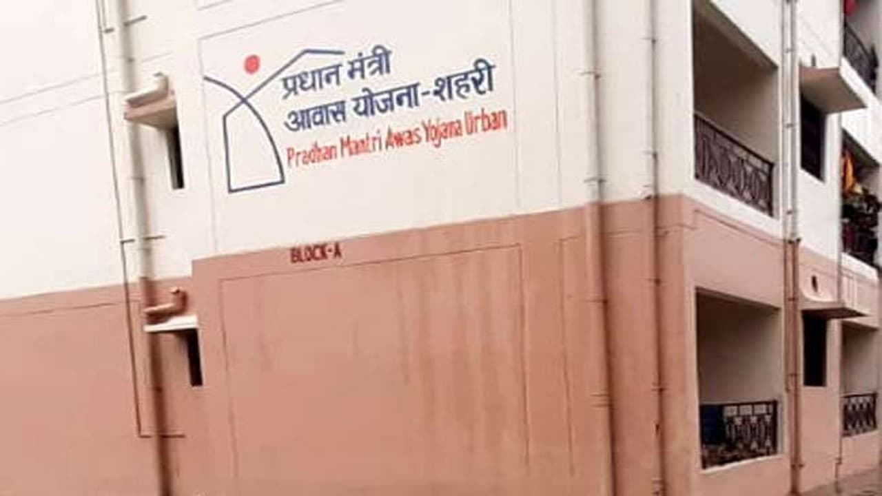 बिहार में पीएम आवास योजना के लाभार्थियों पर कार्रवाई, जानें क्यों 361 लाभुकों पर दर्ज हुई FIR? बिहार में पीएम आवास योजना के लाभार्थियों पर कार्रवाई, जानें क्यों 361 लाभुकों पर दर्ज हुई FIR?