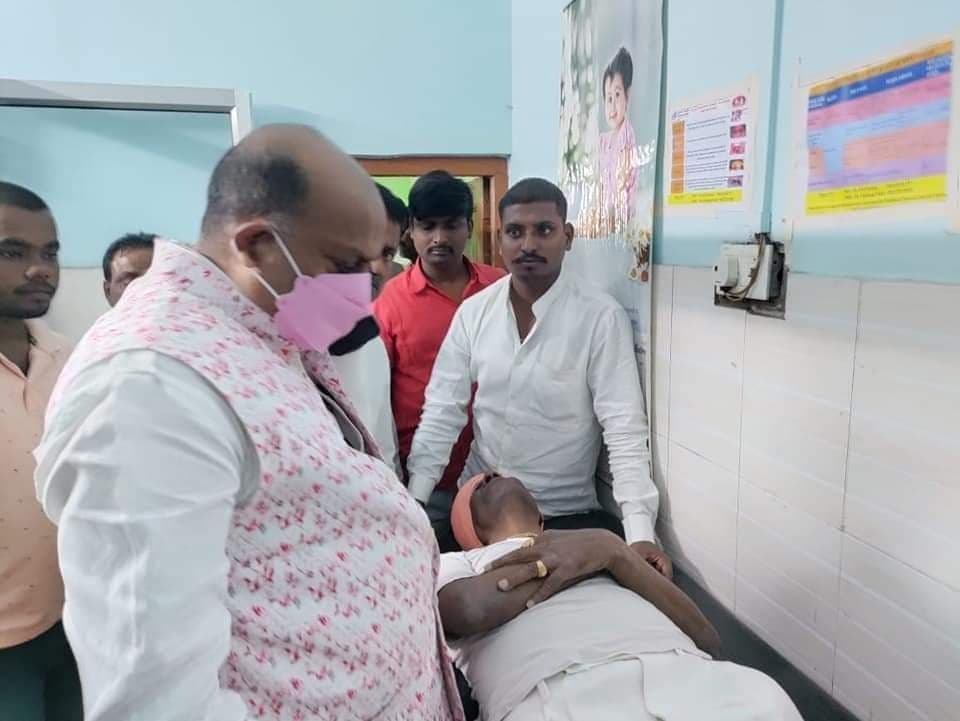 Gorakhpur News: नगर पंचायत अध्यक्ष पर जानलेवा हमला, 6 लोगों पर मुकदमा दर्ज, आरोपियों की तलाश में जुटी पुलिस
