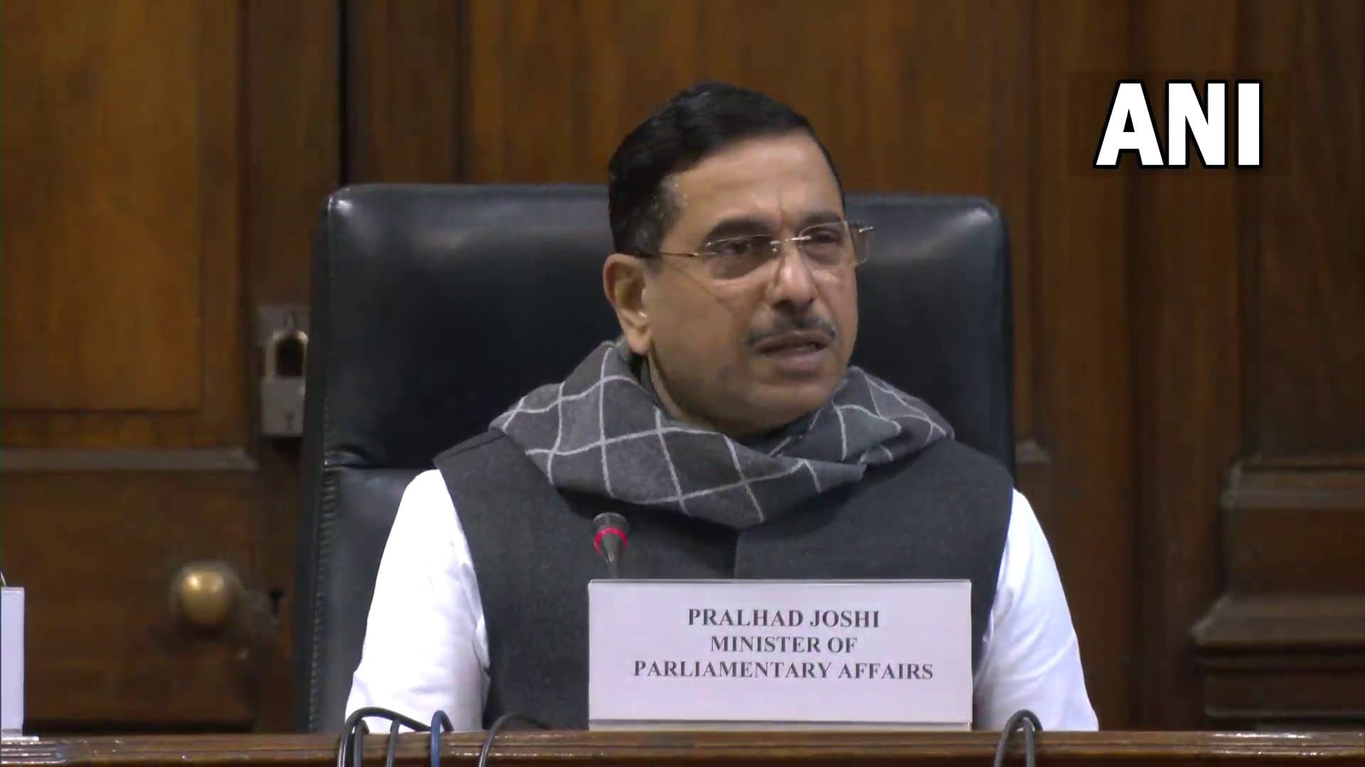 'राहुल गांधी यात्रा जारी रखें, वे जहां भी जाते हैं कांग्रेस हार जाती है', प्रह्लाद जोशी ने कही ये बात