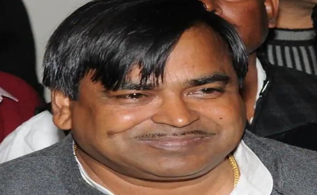 पूर्व मंत्री गायत्री प्रसाद प्रजापति पर गैंगरेप का आरोप लगाने वाली महिला गिरफ्तार, जानें क्यों?